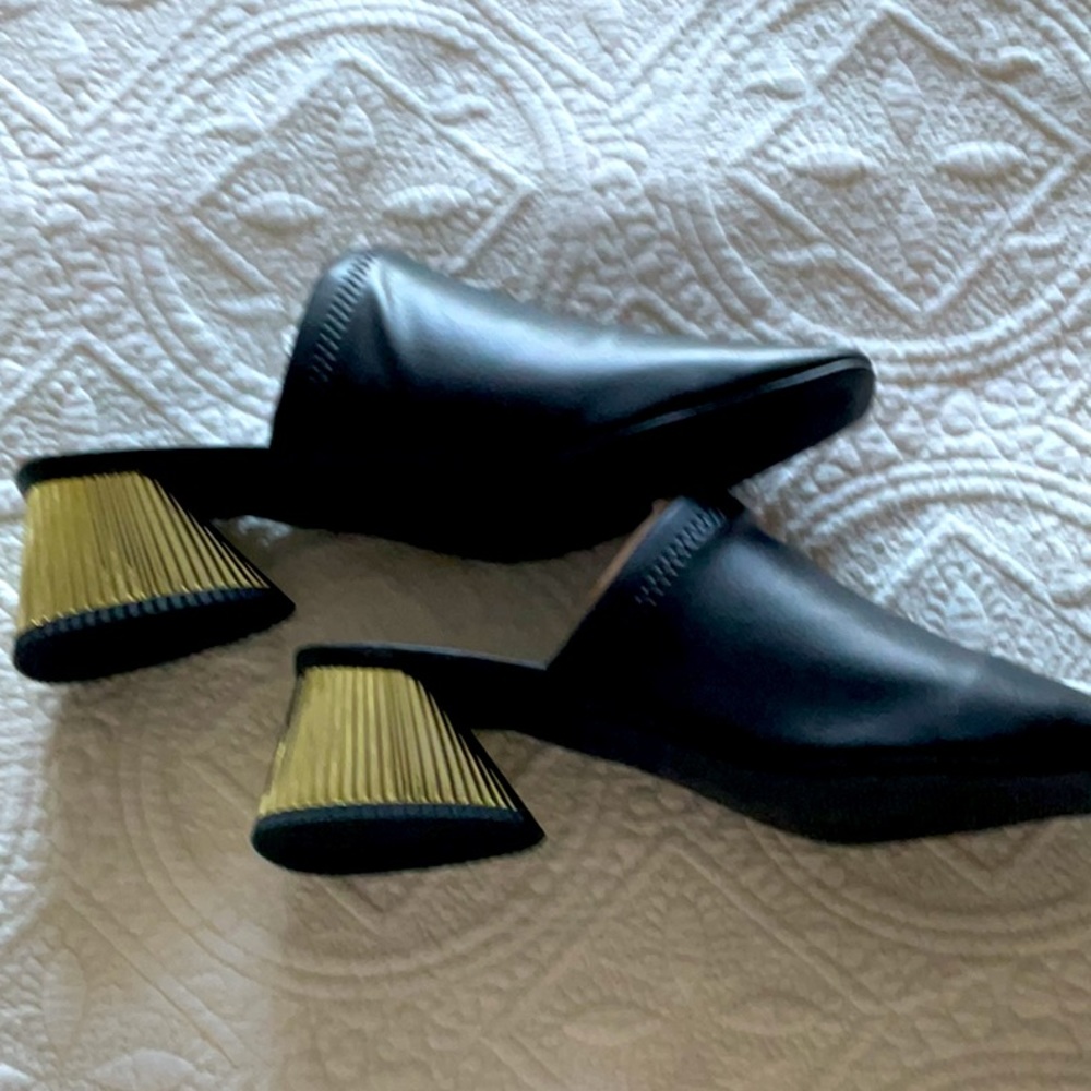 New ! Never worn mules.